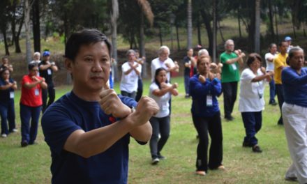 Familia Yang imparte retiro de Tai Chi