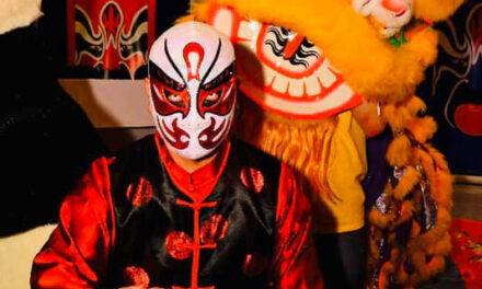 Un Luchador Chino lleva salud a los Hidalguenses.